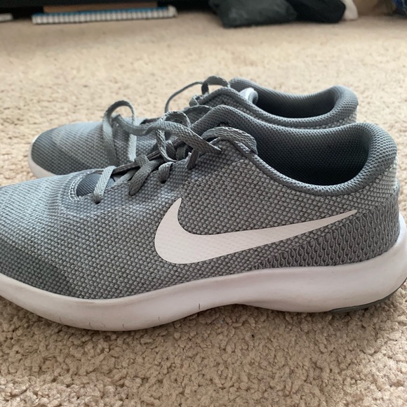 Grey Nike Sneakers 👟 - Picture 3 of 6